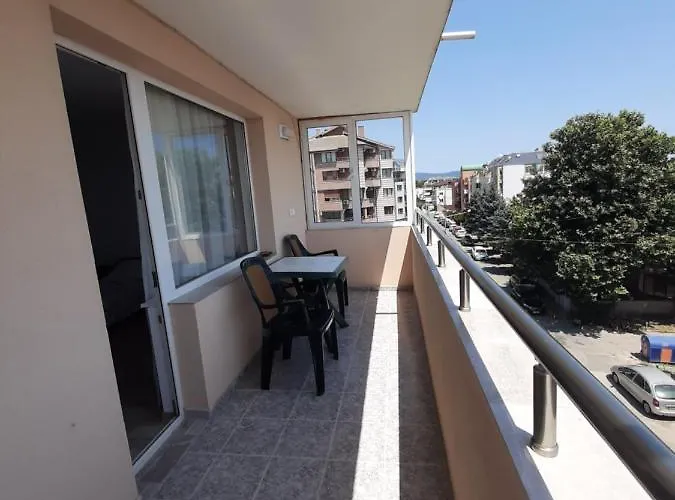 Damyanov 招待所 拉夫达